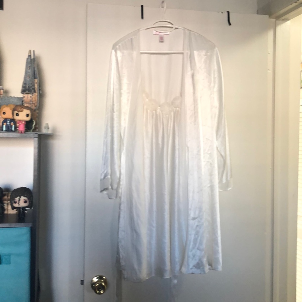 Oscar dela Renta nightgown